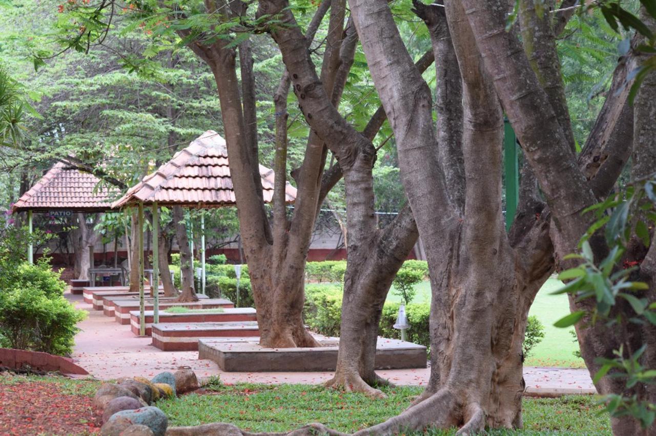 Gold Coins Club & Resort Kammasandra Exterior photo